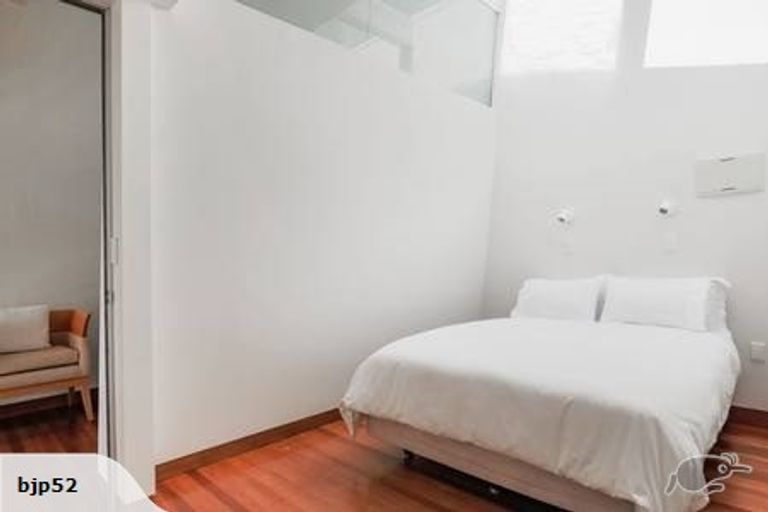 Photo of property in 5 Kaiwharawhara Road, Kaiwharawhara, Wellington, 6035