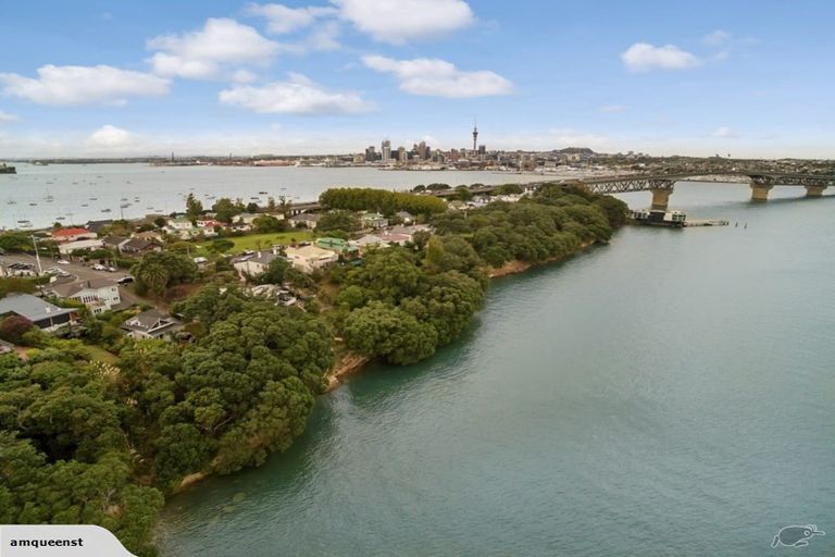 Photo of property in 36 Queen Street, Northcote Point, Auckland, 0627