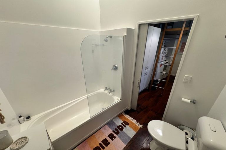Photo of property in Courtenay Mews Apartments, 3/14 Alpha Street, Te Aro, Wellington, 6011