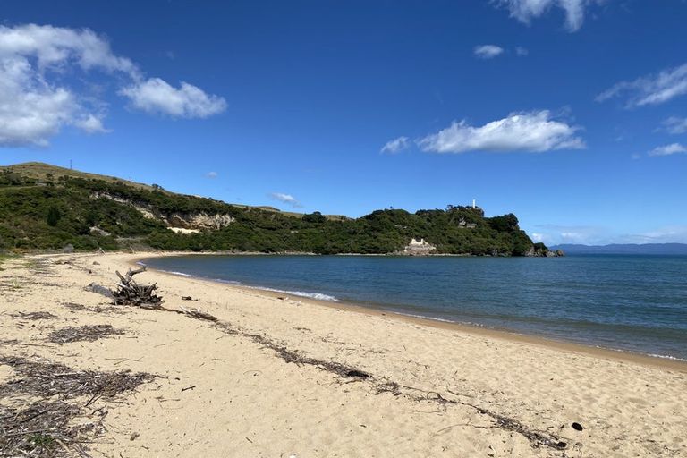 Photo of property in 1110 Abel Tasman Drive, Ligar Bay, Takaka, 7183