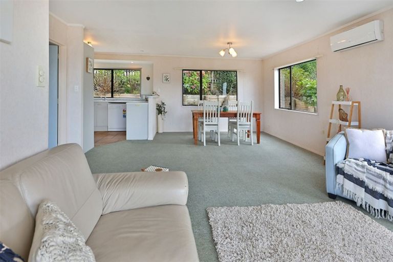 Photo of property in 1/25 Rhinevale Close, Henderson, Auckland, 0612