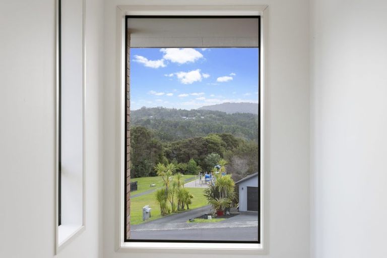 Photo of property in 2 Foothills Lane, Glen Eden, Auckland, 0602