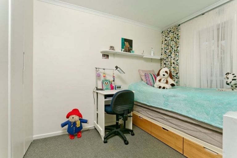 Photo of property in 1/9 Lancelot Place, Glenfield, Auckland, 0629