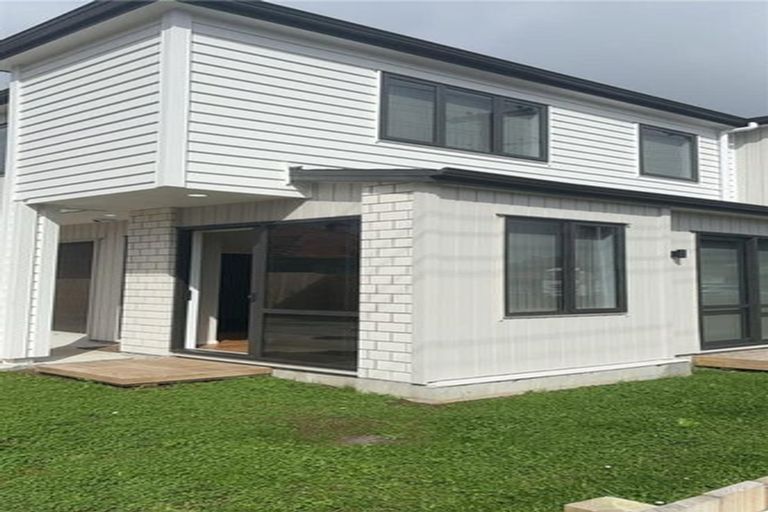 Photo of property in 69 Clevedon Road, Papakura, 2110