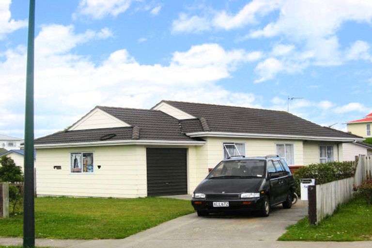 Photo of property in 56 Robert Skelton Place, Clendon Park, Auckland, 2103