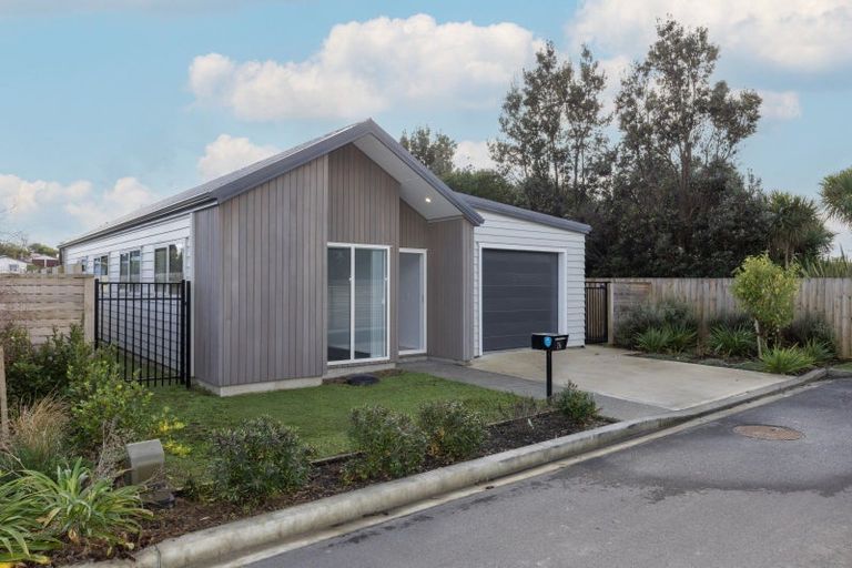 Photo of property in 26 Koru Loop, Paraparaumu, 5032