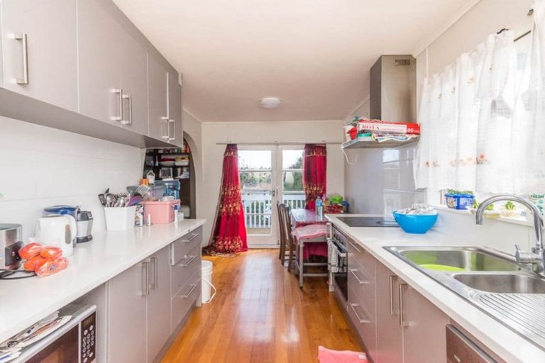 Photo of property in 4 Coburg Street, Henderson, Auckland, 0612