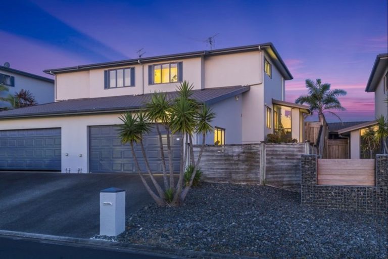Photo of property in 66c Grand Drive, Orewa, 0931