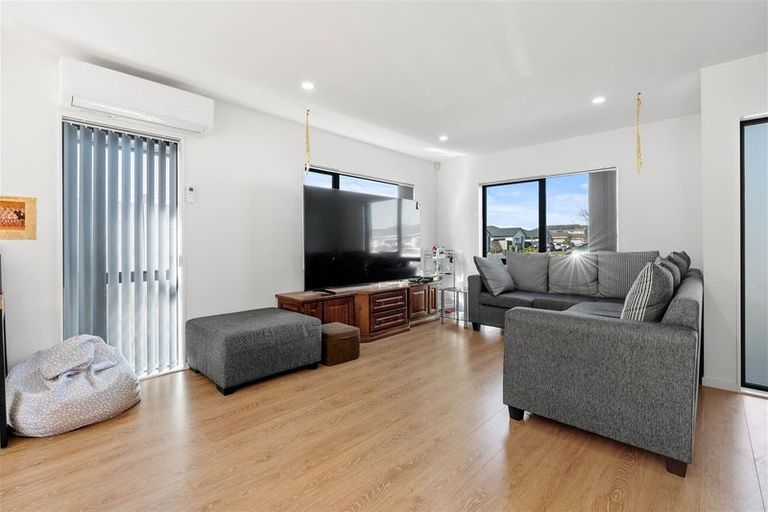 Photo of property in 13 Hard Beech Street, Takanini, 2110