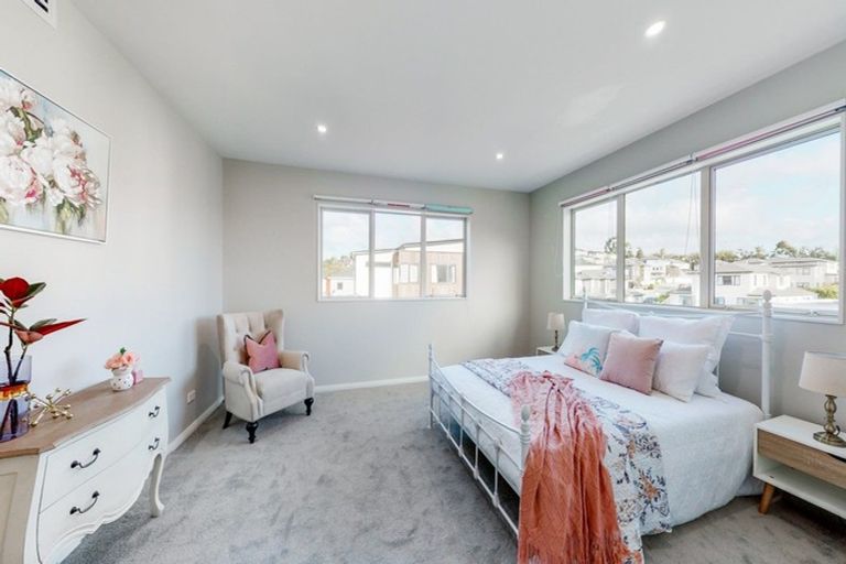 Photo of property in 12 Moko Lane, Greenhithe, Auckland, 0632