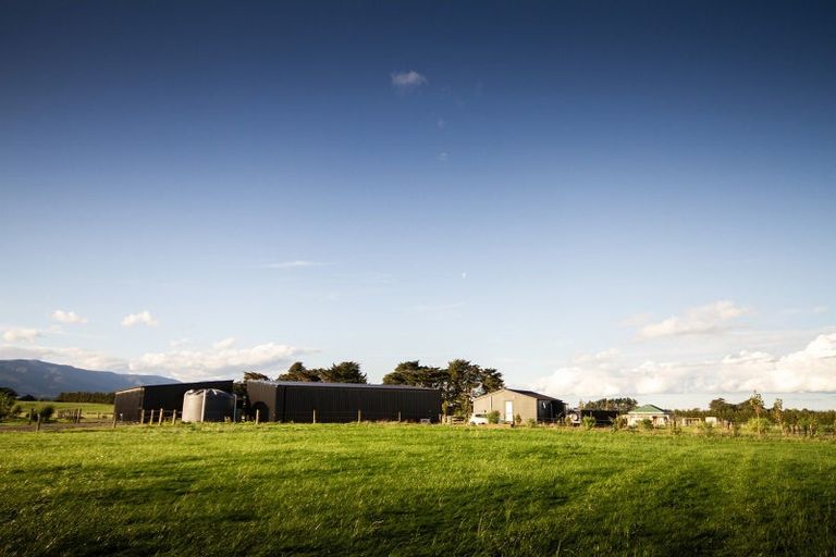 Photo of property in 490 Maharahara Road, Dannevirke, 4972