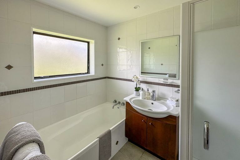 Photo of property in 2/51 Nigel Road, Browns Bay, Auckland, 0630