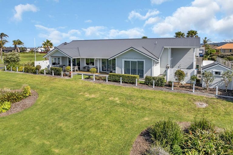 Photo of property in 2 Cayman Court, One Tree Point, 0118