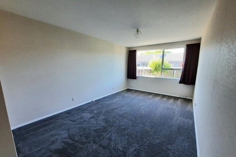 Photo of property in 1/73 Royal Park Drive, Parklands, Christchurch, 8083