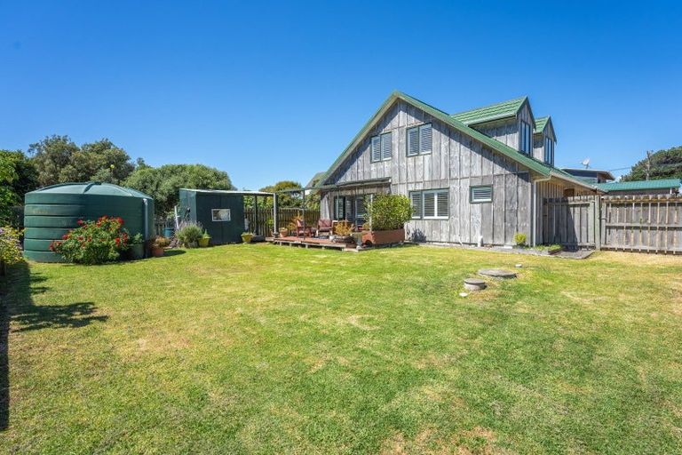 Photo of property in 19 Dixie Street, Te Horo Beach, Otaki, 5581