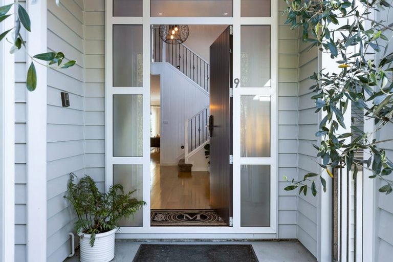 Photo of property in 9 Taraire Place, Orewa, 0931