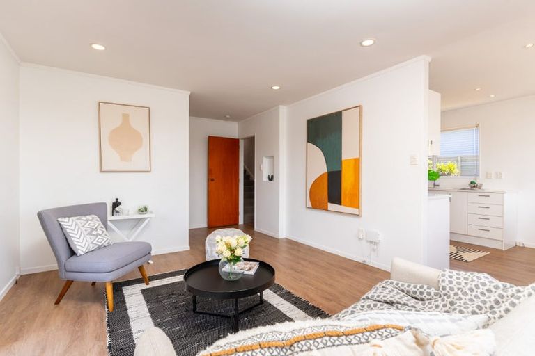 Photo of property in 8 Fitzpatrick Street, Newlands, Wellington, 6037