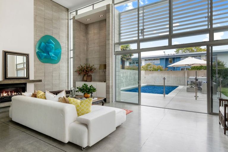 Photo of property in 60 Aikmans Road, Merivale, Christchurch, 8014