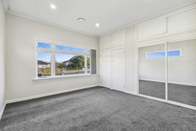 Photo of property in 22 Ranfurly Road, Papatoetoe, Auckland, 2104