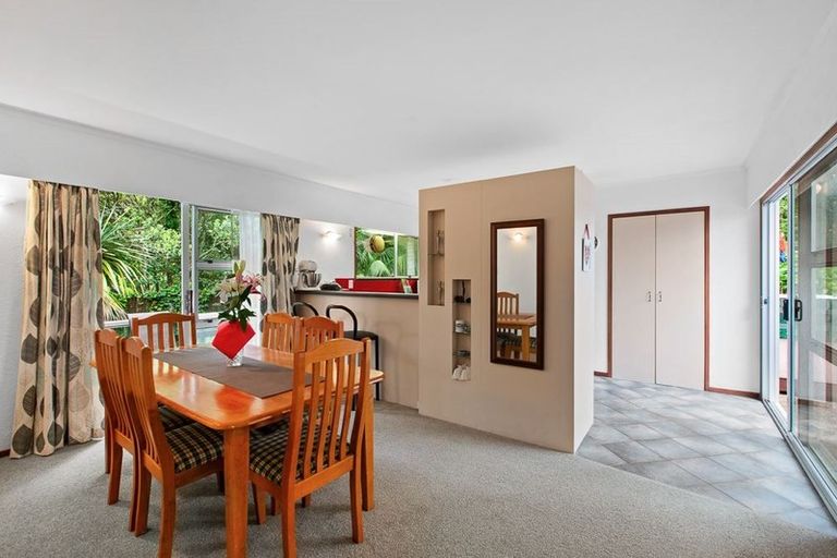 Photo of property in 48 Grassmere Road, Henderson Valley, Auckland, 0612