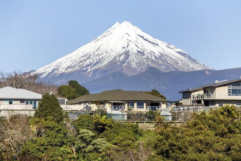 Photo of property in 9a Manukaka Heights, Hurdon, New Plymouth, 4310