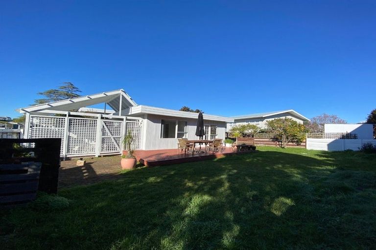 Photo of property in 92 Ravenwood Drive, Forrest Hill, Auckland, 0620
