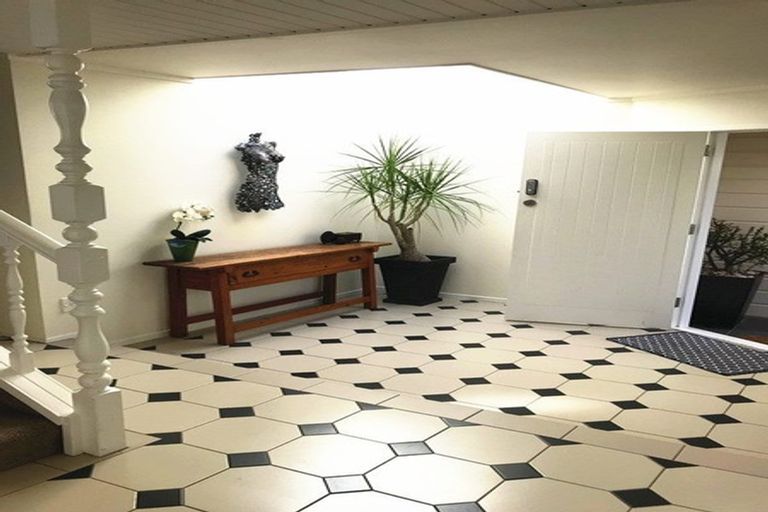 Photo of property in 1b Burford Place, Mellons Bay, Auckland, 2014