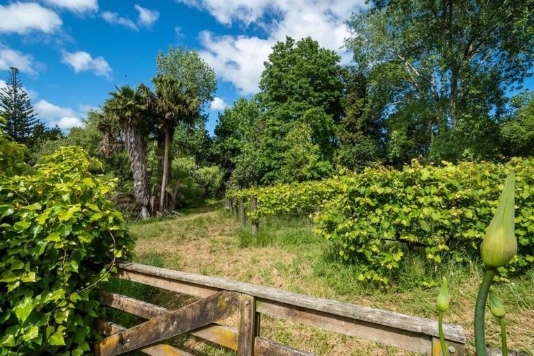 Photo of property in 87 Tawa Road, Kumeu, 0891