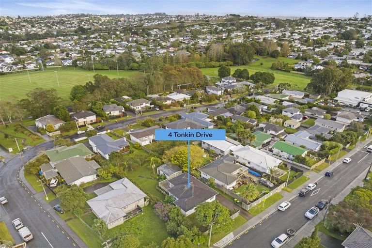 Photo of property in 4 Tonkin Drive, Sunnynook, Auckland, 0620
