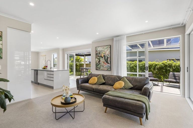 Photo of property in 23 Kukuwai Avenue, Red Beach, 0932