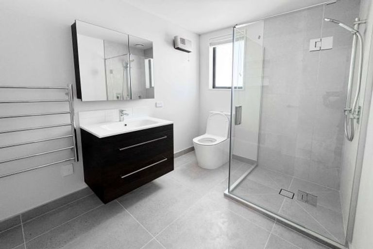 Photo of property in 8/79 Edmonton Road, Henderson, Auckland, 0612