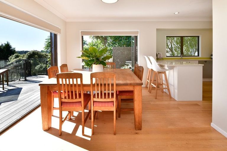 Photo of property in 36 Surf Road, Stanmore Bay, Whangaparaoa, 0932