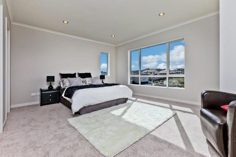 Photo of property in 70 Huntington Park Drive, Greenhithe, Auckland, 0632