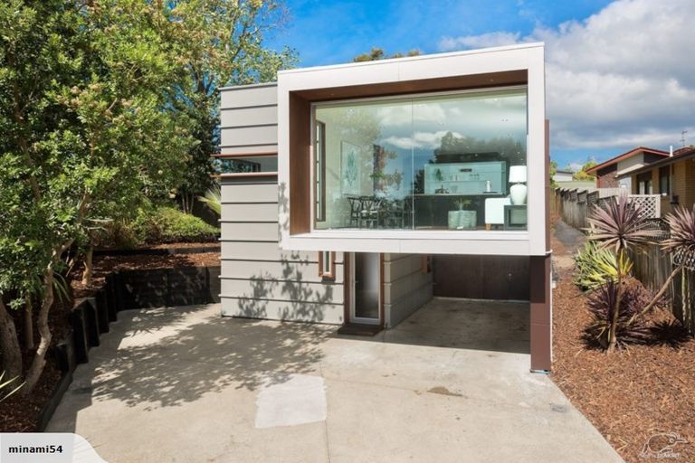 Photo of property in 8a Wairata Place, Te Atatu South, Auckland, 0610