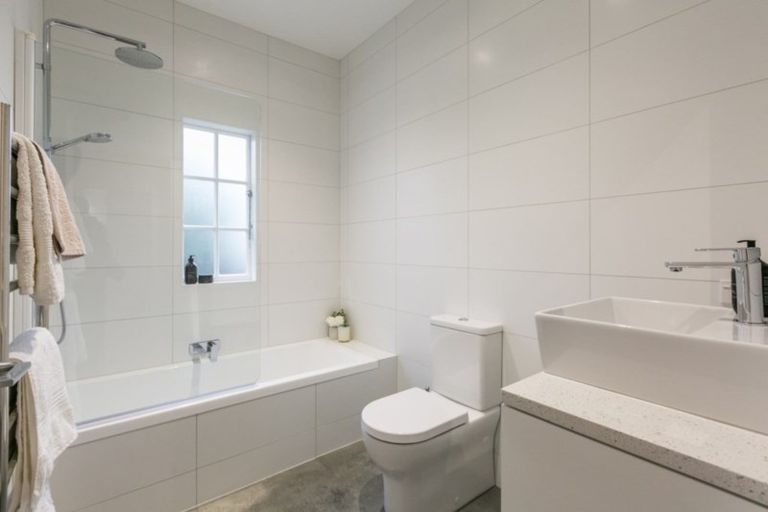 Photo of property in 9 Gillean Street, Havelock North, 4130