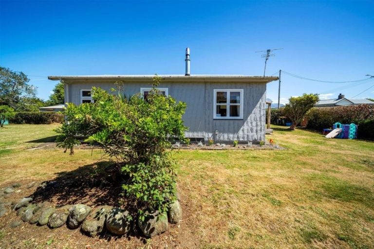 Photo of property in 23 Rosalind Street, Stratford, 4332