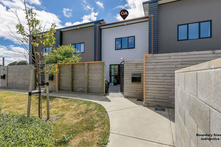 Photo of property in 8/9 Surrey Street, Tawa, Wellington, 5028