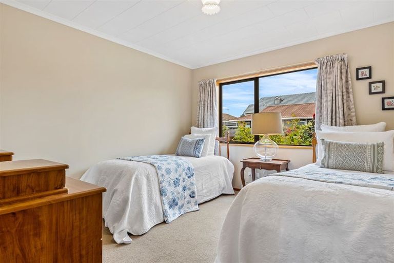 Photo of property in 9 Sawtell Place, Northcote, Christchurch, 8052