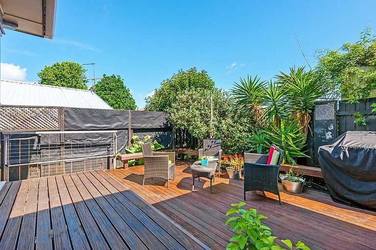 Photo of property in 3/14 Orchid Place, Te Atatu South, Auckland, 0610