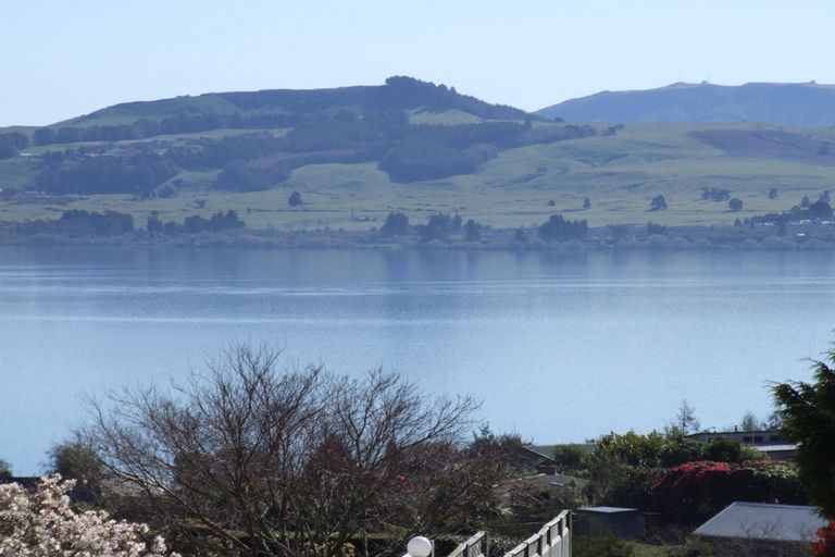 Photo of property in 2/72 Harvey Street, Waipahihi, Taupo, 3330