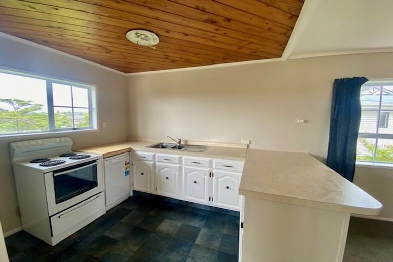 Photo of property in 2/122 Carlisle Road, Browns Bay, Auckland, 0632