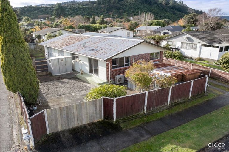 Photo of property in 1/31 Gemstone Drive, Birchville, Upper Hutt, 5018