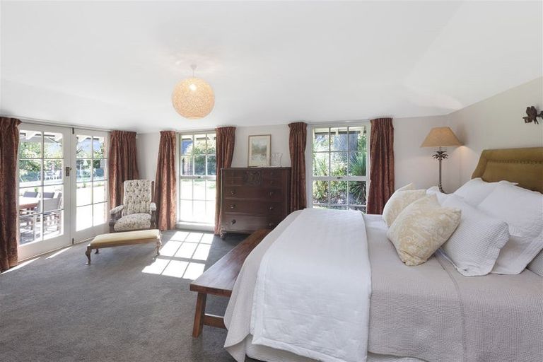 Photo of property in 180 Fendalton Road, Fendalton, Christchurch, 8052