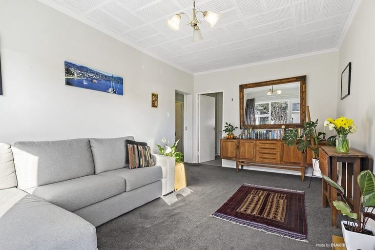 Photo of property in Kingsgate Flats, 10 Austin Street, Mount Victoria, Wellington, 6011