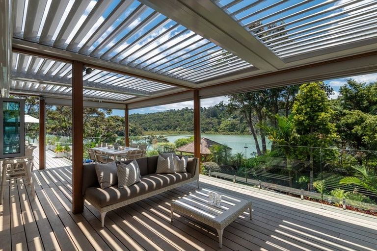 Photo of property in 14 Oscar Road, Greenhithe, Auckland, 0632