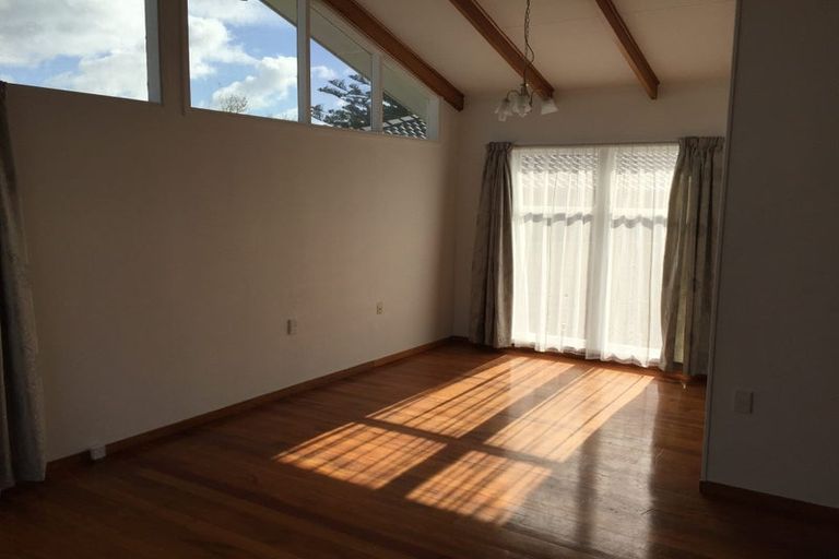 Photo of property in 21 Edgewater Drive, Pakuranga, Auckland, 2010
