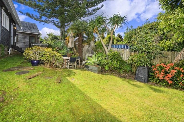 Photo of property in 2/31 Lake Road, Devonport, Auckland, 0624