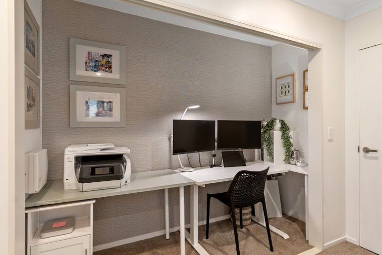 Photo of property in 42 Westpark Drive, Burnside, Christchurch, 8053