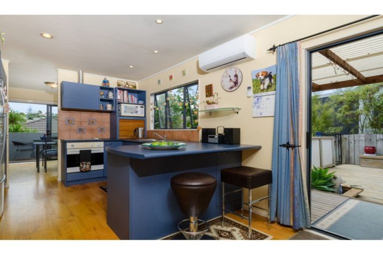 Photo of property in 46 Zefiro Drive, Massey, Auckland, 0614