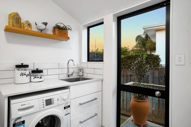 Photo of property in 43 Braemar Road, Rothesay Bay, Auckland, 0630